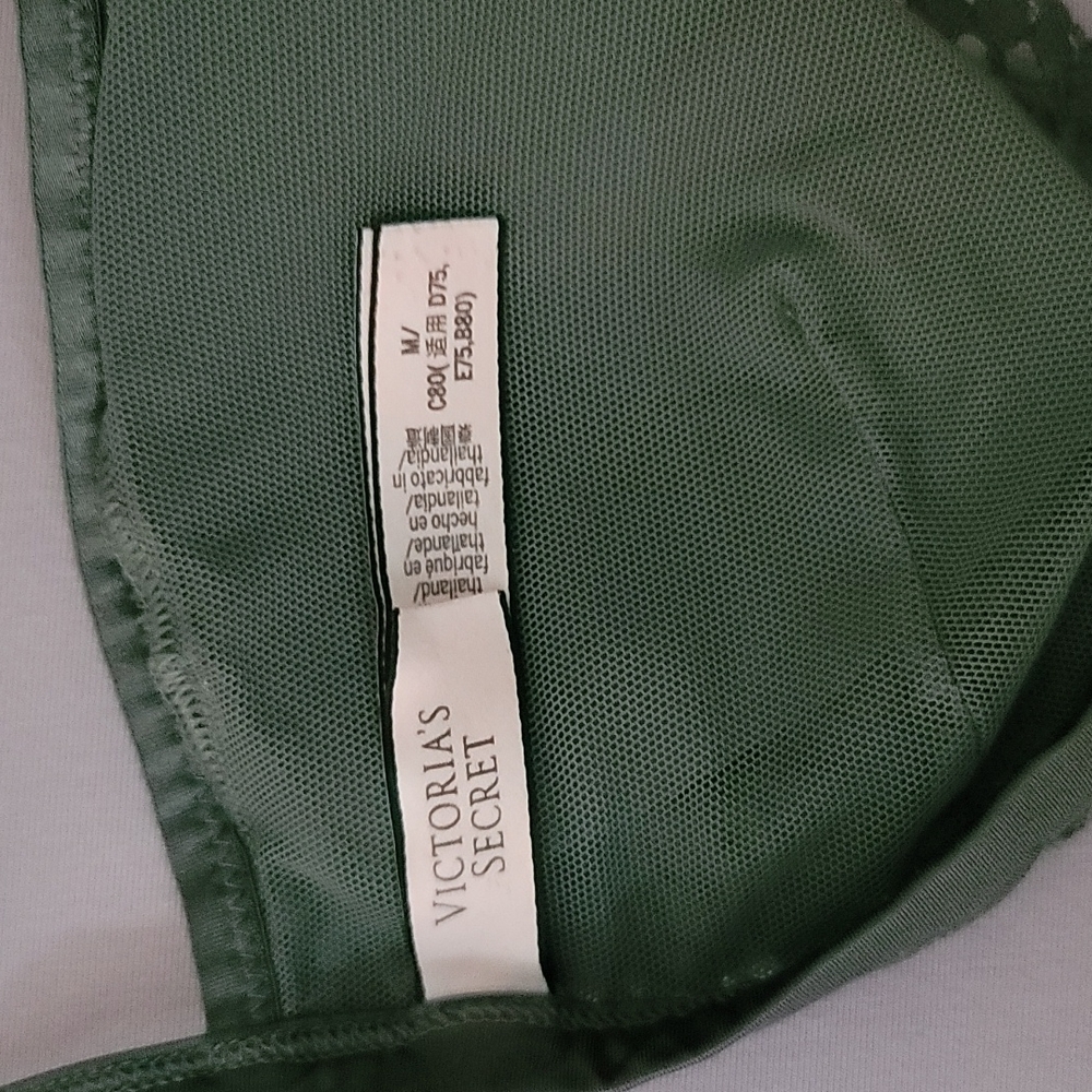 Bras - Picture 3 of 4